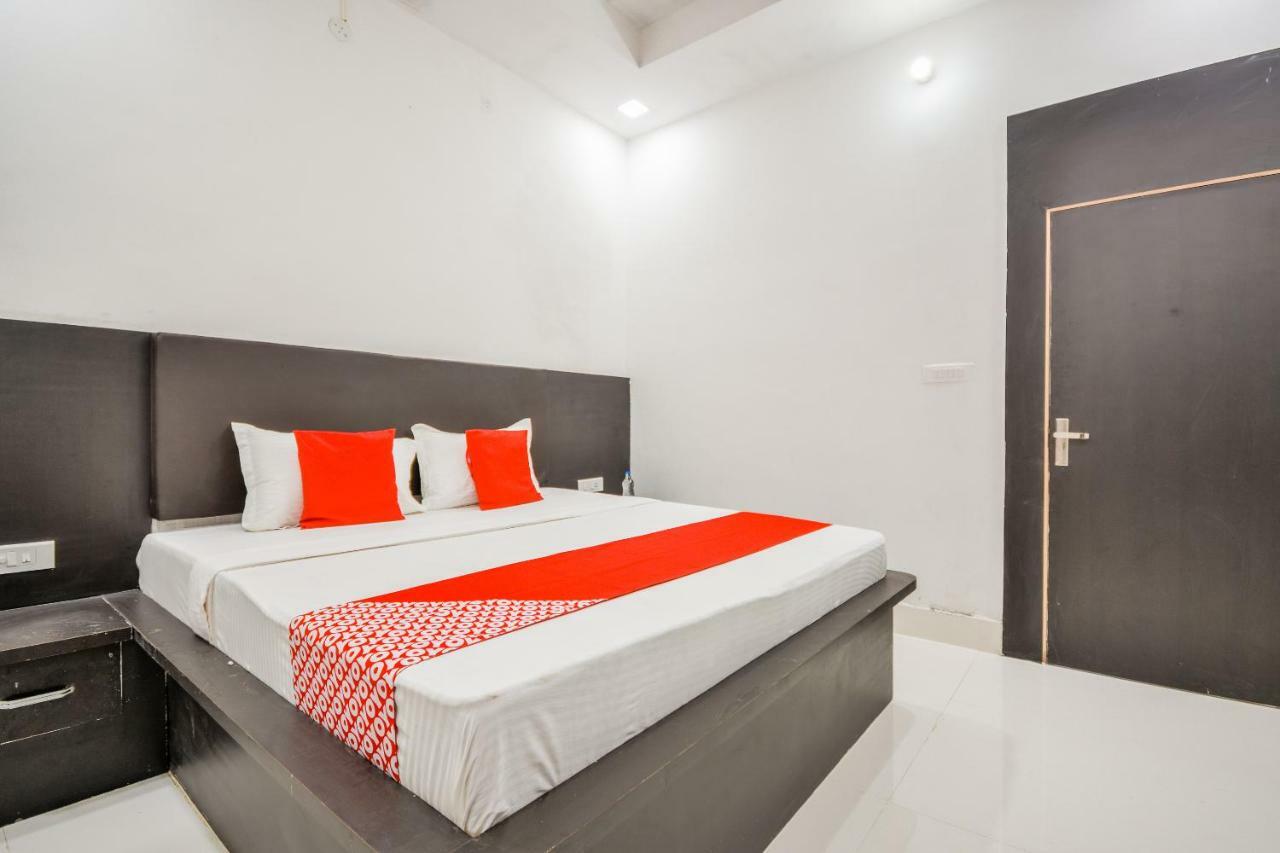 Oyo 43505 Hotel The White House Hisār Екстериор снимка
