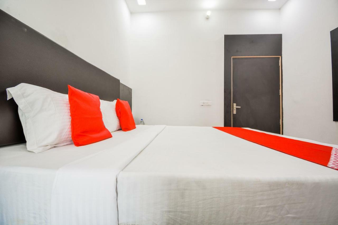 Oyo 43505 Hotel The White House Hisār Екстериор снимка