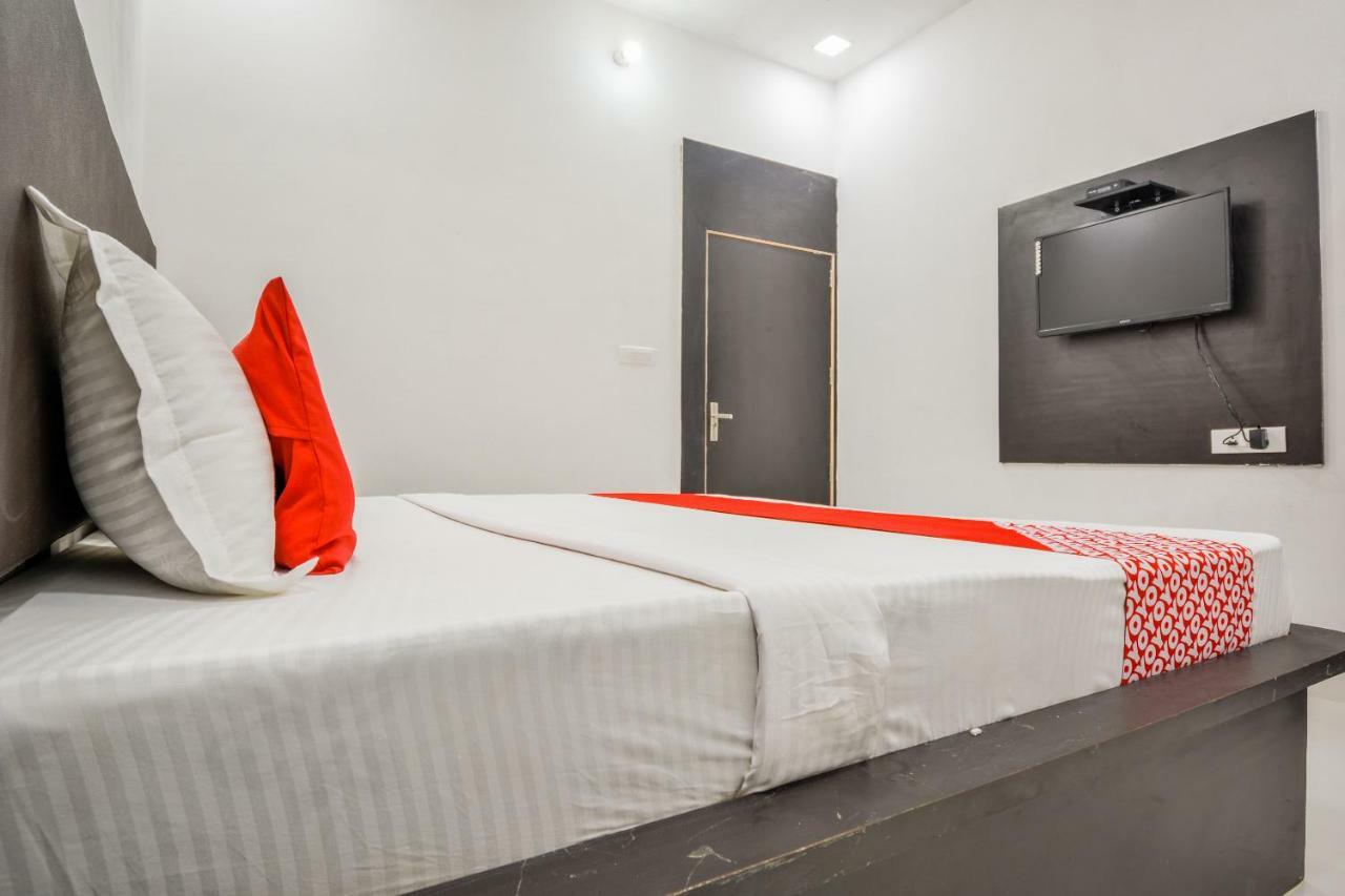 Oyo 43505 Hotel The White House Hisār Екстериор снимка