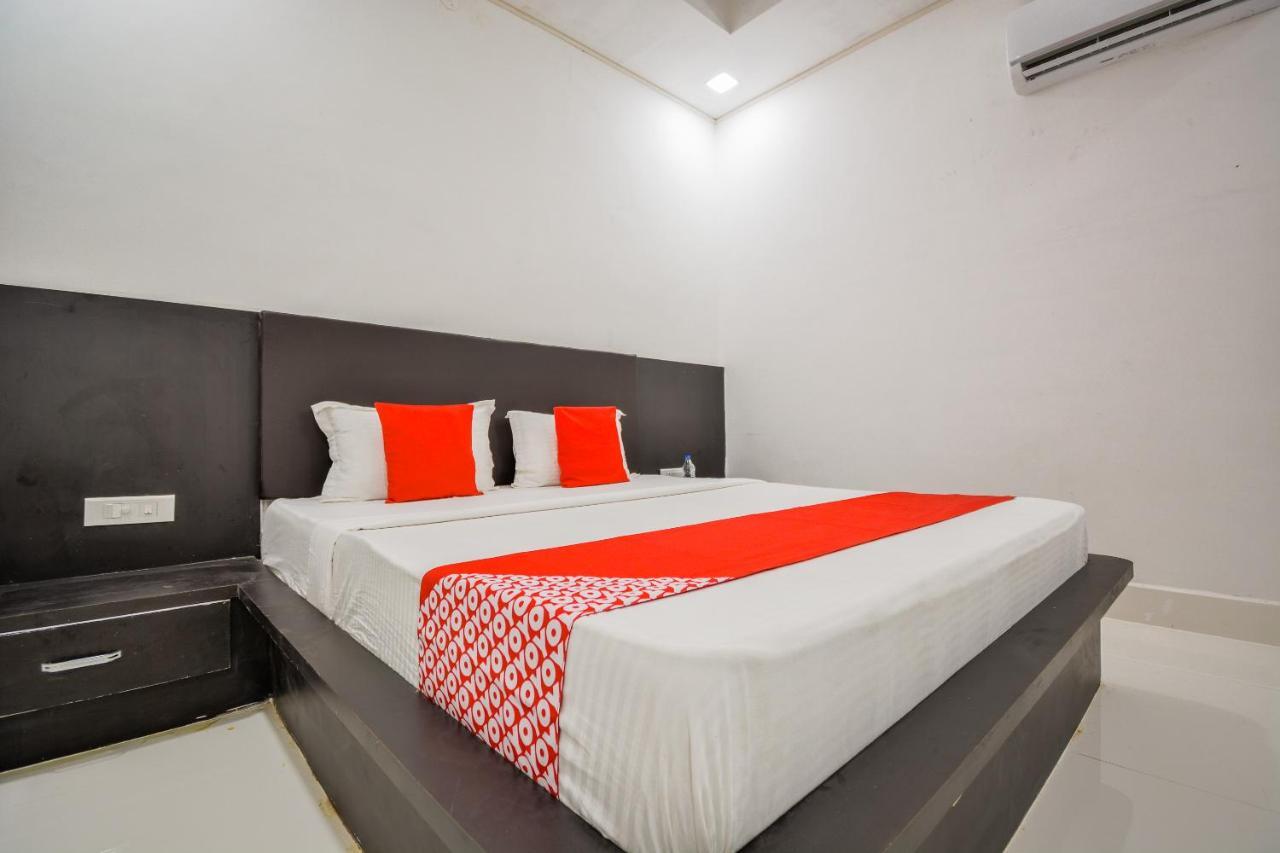 Oyo 43505 Hotel The White House Hisār Екстериор снимка